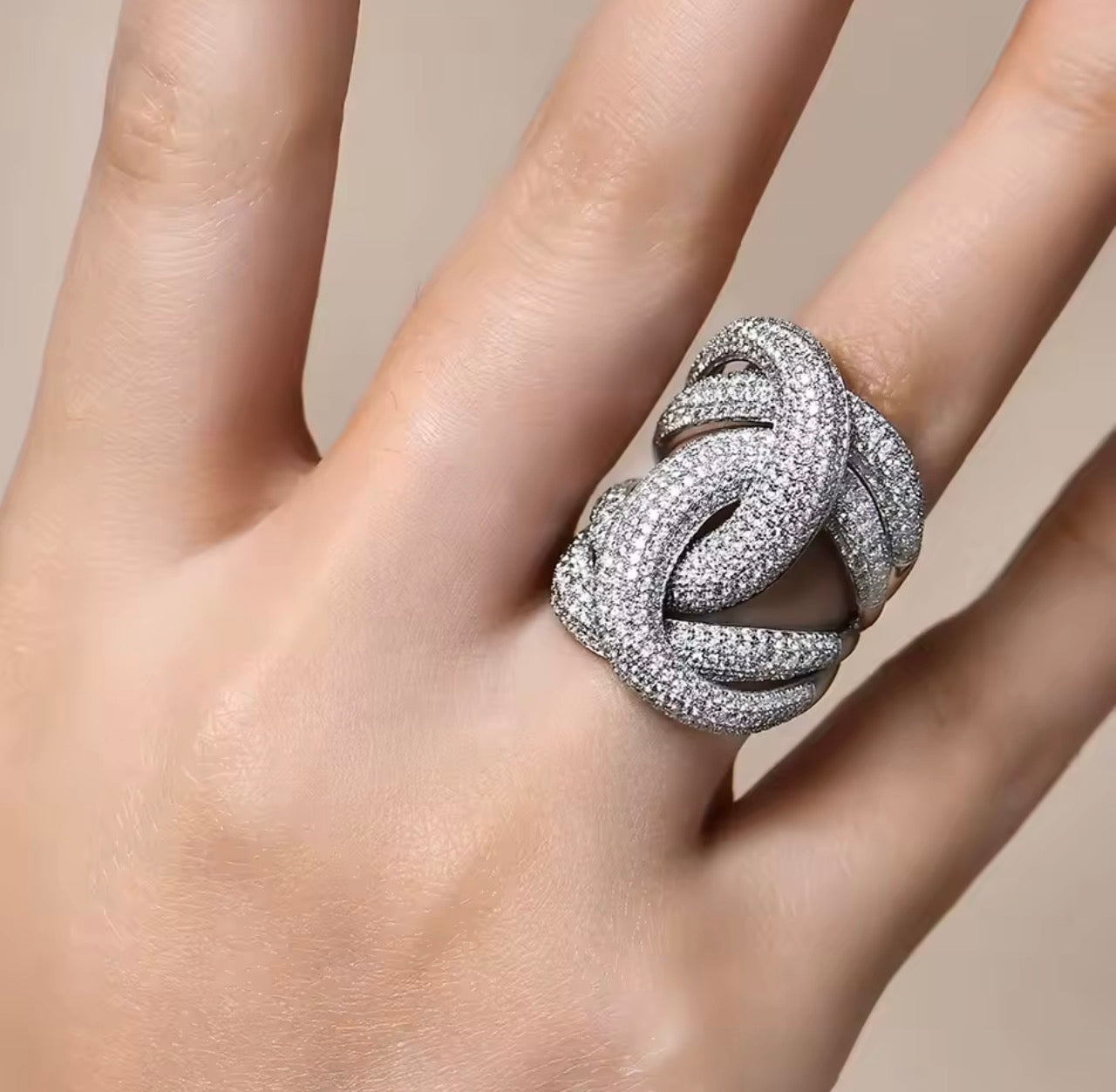 Her Majesty Ring – 925 Sterling Silver