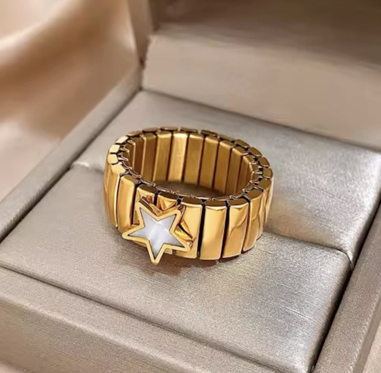 The Brilliance Star Stretchy Ring